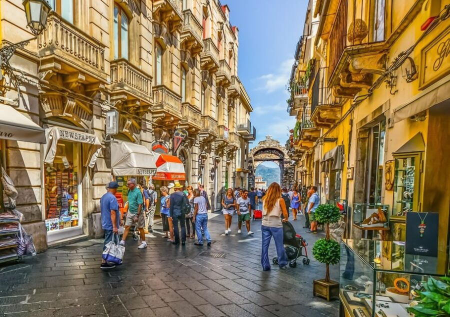 Taormina: Private tour with English/Romanian/Spanish/French/Italian guide - Analyzing the Itinerary: A Deep Dive