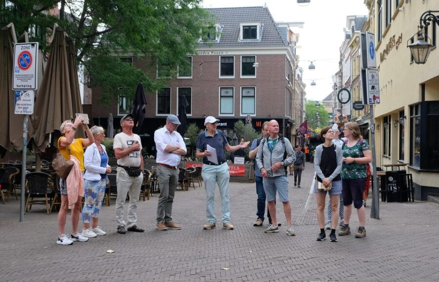 The Hague: Courtyard Walking Tour - A Guide to the Courtyard Walking Tour