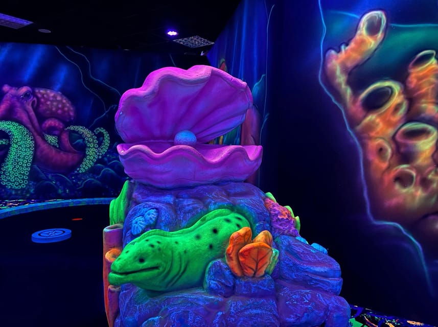 The Hague: Glowgolf Glow in the Dark Indoor Minigolf - Detailed Review of Glowgolf The Hague