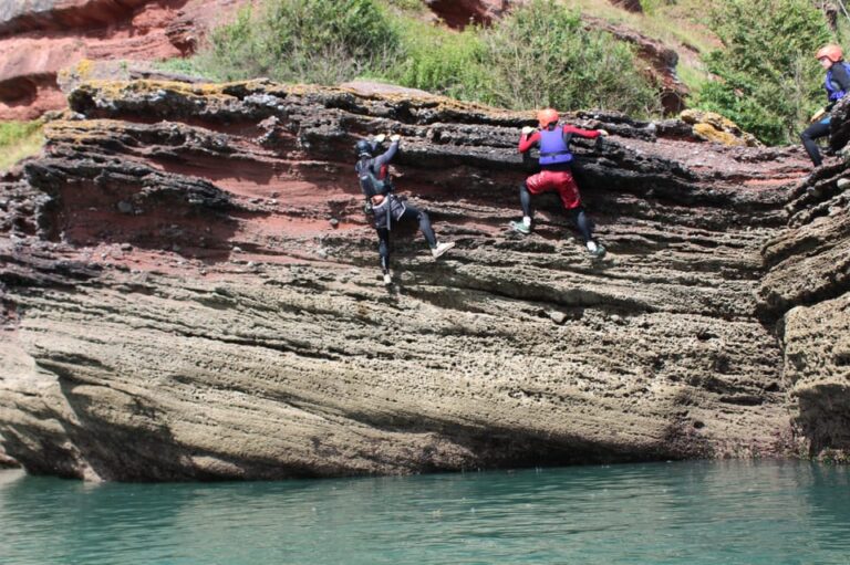 Torquay: Coasteering 5* Geopark Tour in Torquay