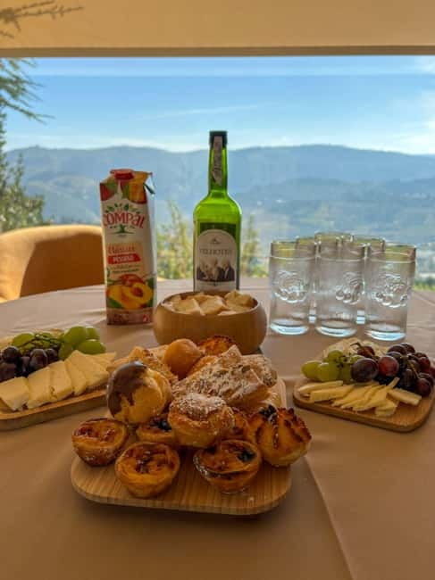 Tour Premium no Douro: Vinho, Cruzeiro e Comida Tradicional