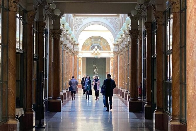 Track game in the Covered Passages of Paris