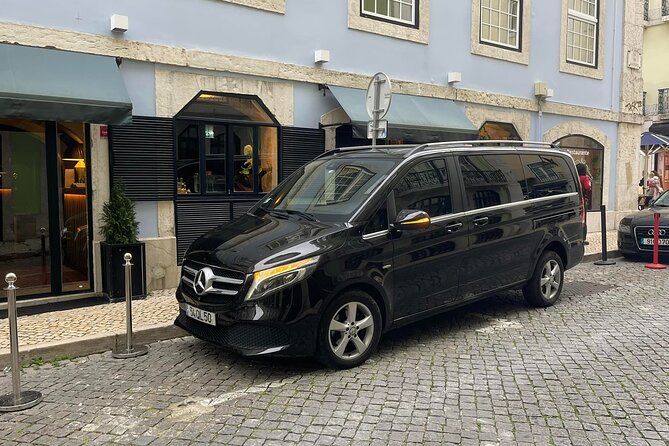 Transfer from Lisbon – Porto (Stopping in Óbidos, Nazaré and Aveiro)