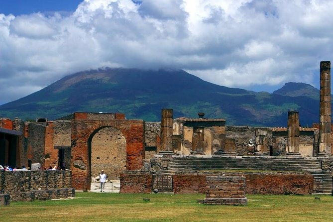 Transfer Naples to Sorrento with stop to visit Pompeii ruins