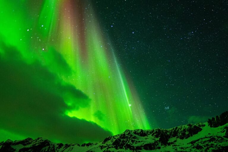 Tromsø: Small-Group Adventurous Northern Lights Hunt