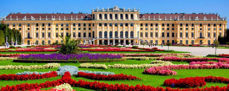 Vienna: Schönbrunn Palace and its enchanting gardens – guided tour