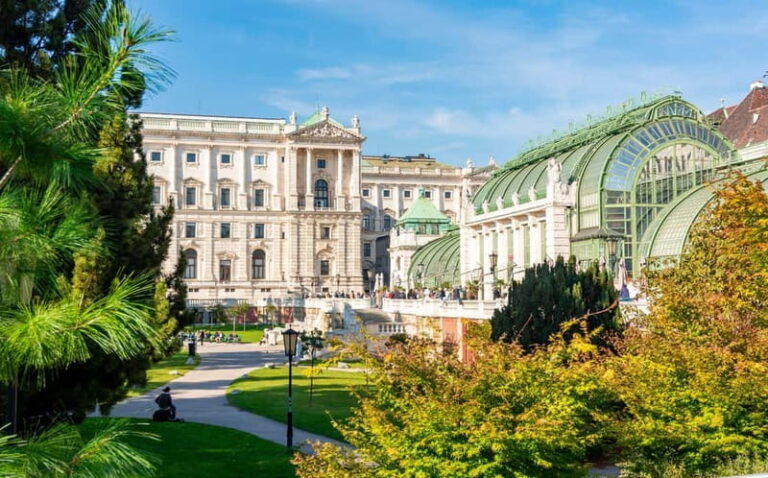 Vienna: Small Group Guided Walking Tour of City Highlights