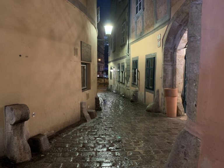 Vienna: Spooky Ghost Tour in English