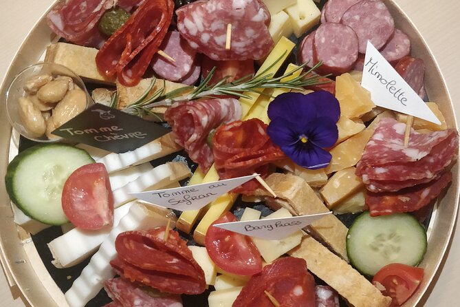 Visit and tasting of wines and cheese and charcuterie platter - An In-Depth Look at the Experience