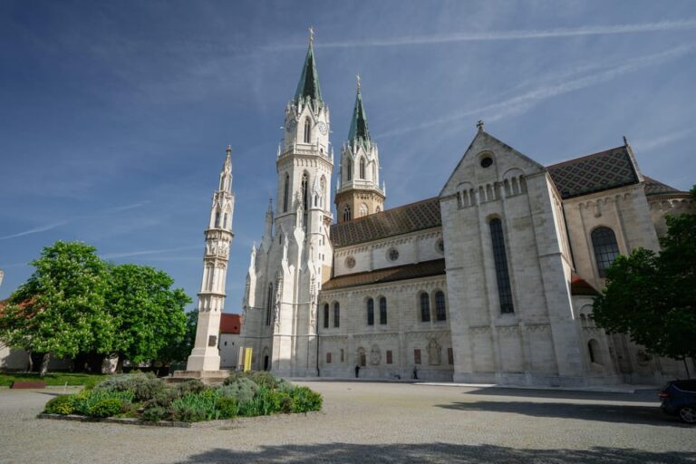 Wachau Valley: 3 Castles & Wine Private Guided Day Tour