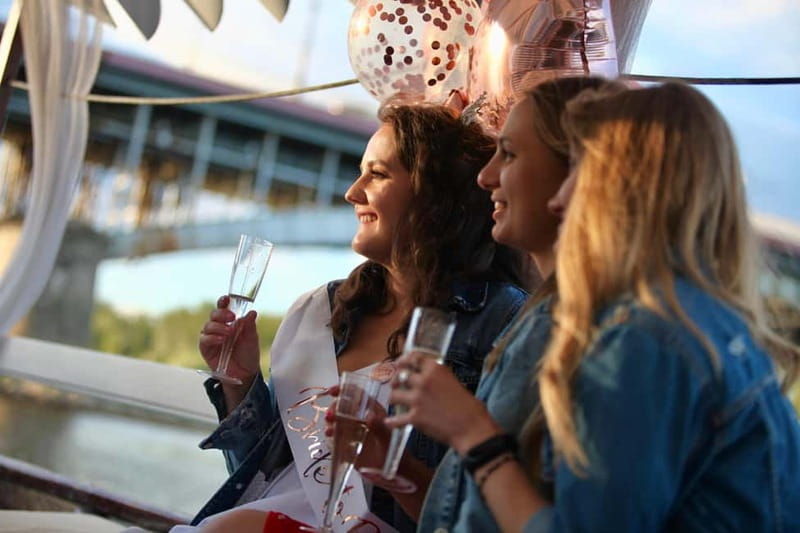 Warsaw: Romantic Cruise with ProseccoBirthdays & Proposals - Who Should Consider This Experience?