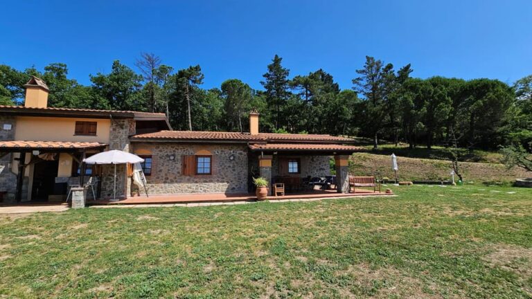 Win near Florence lunch or dinner in a traditional Tuscan farmhouse