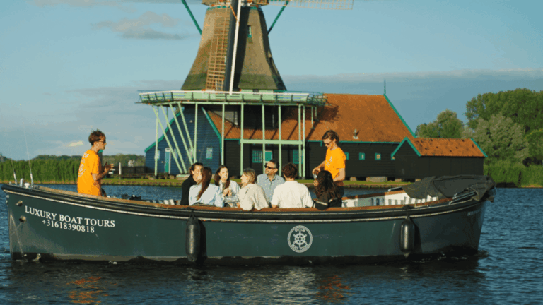 Zaanse Schans: Private Cruise + Live Guide + Drinks Included