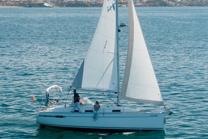 2 Hours Romantic experience for two by sailboat in Cascais - The Experience & Crew