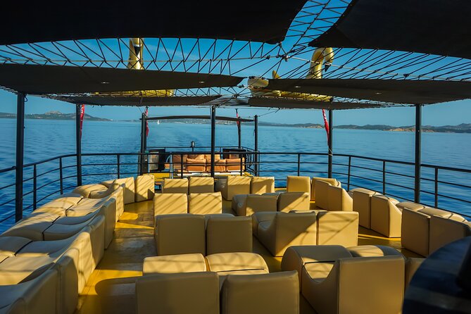 8-hour tour of the La Maddalena Archipelago Ponte VIP - What Makes This Tour Stand Out?