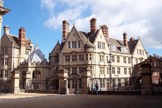 All Inclusive Full Day Private Tour in Oxford and Cotswold - Transport and Logistics
