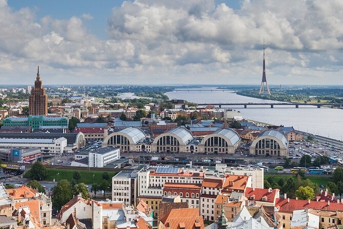 Baltics in a nutshell private 3 day tour - Transportation and Group Size