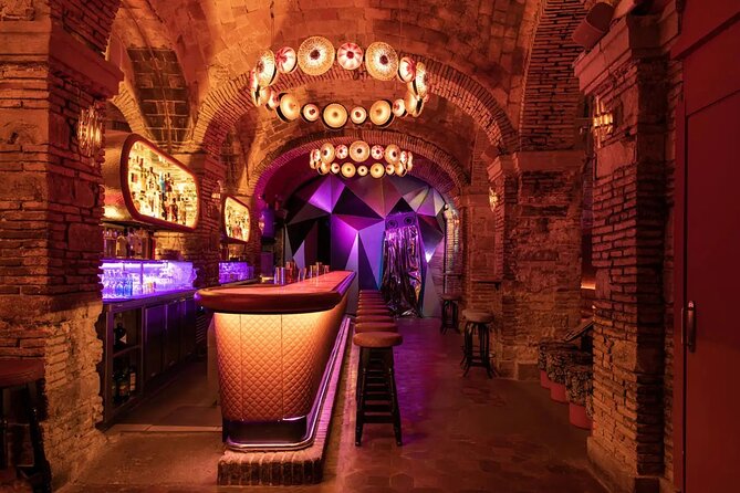 Barcelona: Speakeasy Bar Crawl with Free Drinks & VIP Nightclub - What Makes This Tour Stand Out?