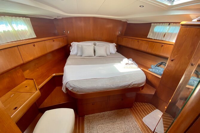cabin charter in September, sailing boat, CYCLADES, SANTORINI, with CHEF - FAQ