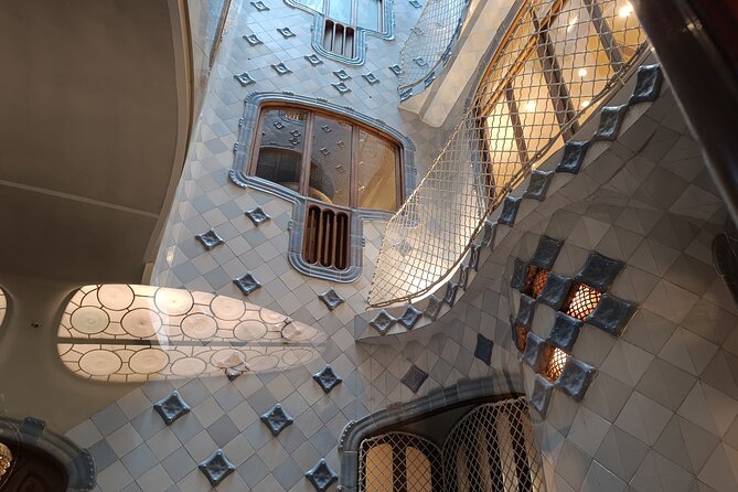 Casa Batlló First Access Insider Tour With Chocolate Breakfast - Exploring the Tour Itself: What to Expect
