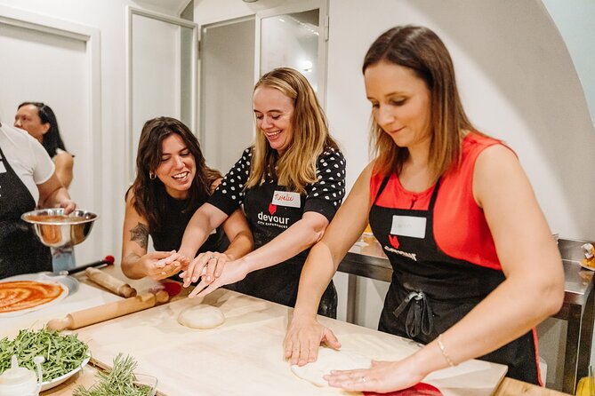 Devour Rome Wine & Pizza Making Class in Trastevere Neighborhood - The Experience in Detail