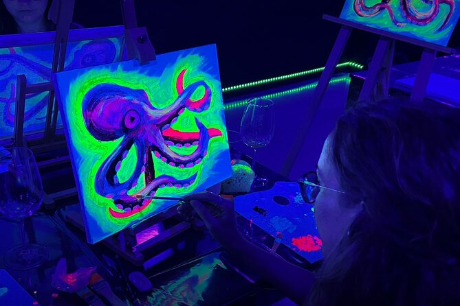 Fluorescent Painting Class with Wine in Barcelona - Why Choose This Experience?