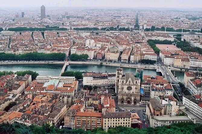 Fly above Lyon in a private plane - Who Should Consider This Flight?
