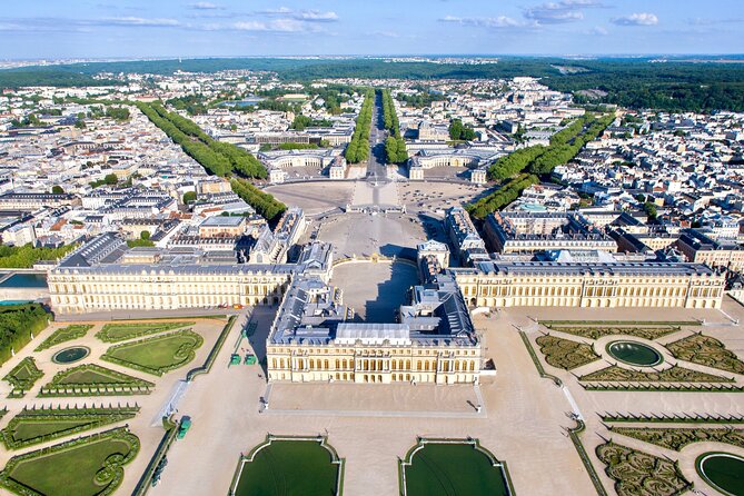 Fly around Paris with a local pilot - Practical Details and Tips
