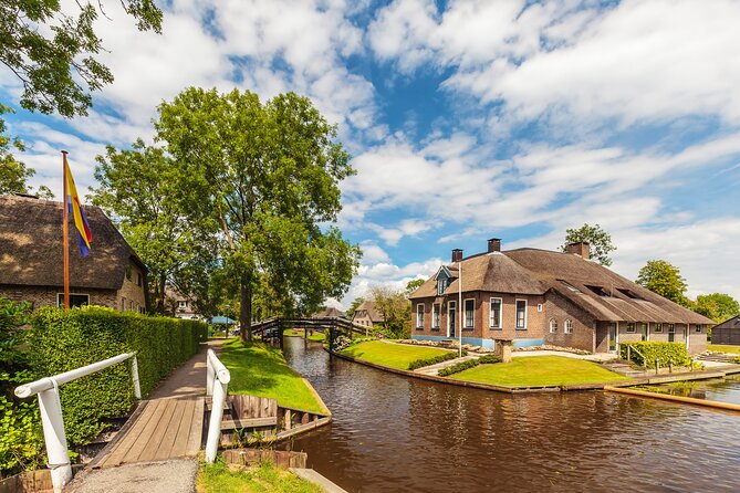 Giethoorn: Highlights Canal Cruise and Sightseeing Village - The Sum Up