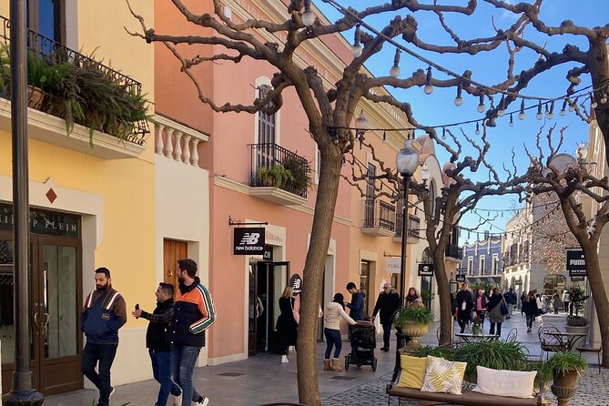 La Roca Village: private Round-Trip Transfer - Who Should Consider This Service?