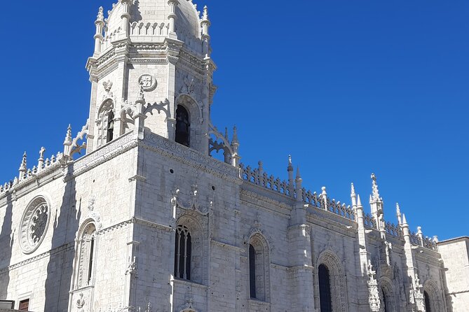 Lisbon: Belem Walking Tour with Jeronimos Monastery Tks Included - Relaxing in Jardim da Praça do Império