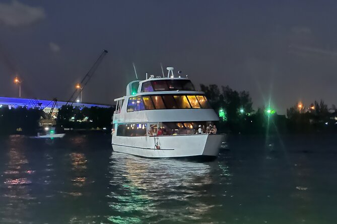 Miami Boat Party on 2 Level Luxury Yacht and Cash Bar - Who Will Love This Tour?