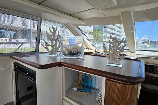 Miami Private Yacht cruise, enjoy the Biscayne bay luxury tours - Amenities and Included Features