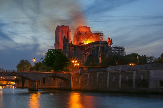 Notre Dame Cathedral Exterior Guided Walking Tour - The Guides: Expertise and Engagement