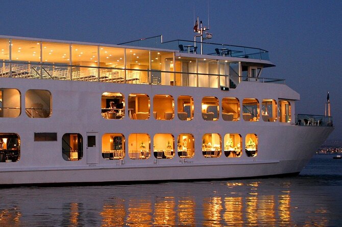 NYC July 4th Fireworks on a Luxury Yacht with Open Bar and Dinner - Who Is This Tour Best For?