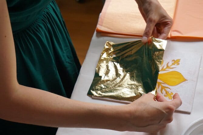 Painting Experience in Florence: Create Your Own Florentine Lily - What to Expect During the Class