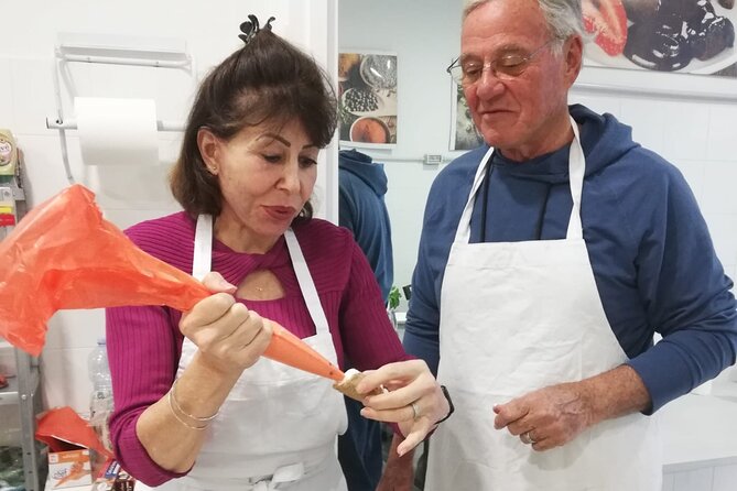 Pizza course in Catania with Show Cooking Cannolo - The Show Cooking: Mastering the Sicilian Cannolo