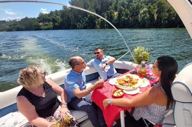 Private Tour in Douro, with tasting,on a Yacht for up to 5 People - A Scenic Journey Toward the Atlantic