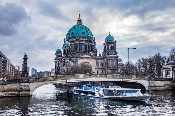 Private Transfer from Prague to Berlin, Hotel-to-hotel, English-speaking driver - The Vehicle Options and Comfort Level