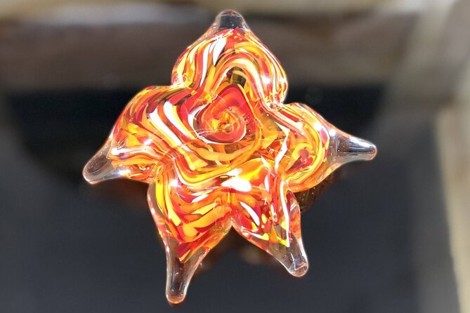 Private Two-Piece Glassblowing Lesson for Up To 4 People - An Authentic Hands-On Artistic Journey