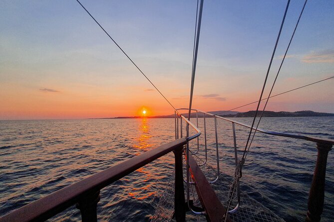 Queen Bee Sunset Cruise with Swim Stops and Dinner - FAQ