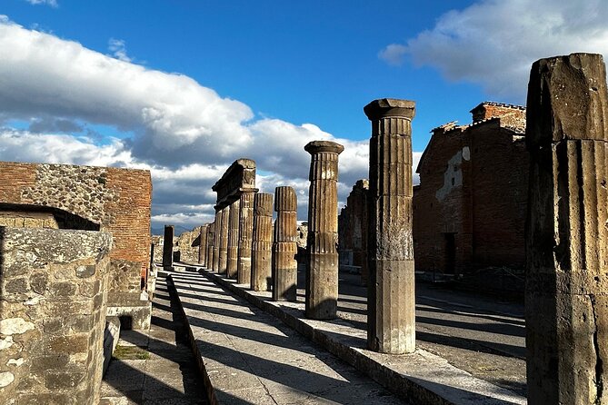 Rome Airport Transfer & Pompeii Tour to Amalfi/Ravello Viceversa - The Transport: Comfort and Convenience