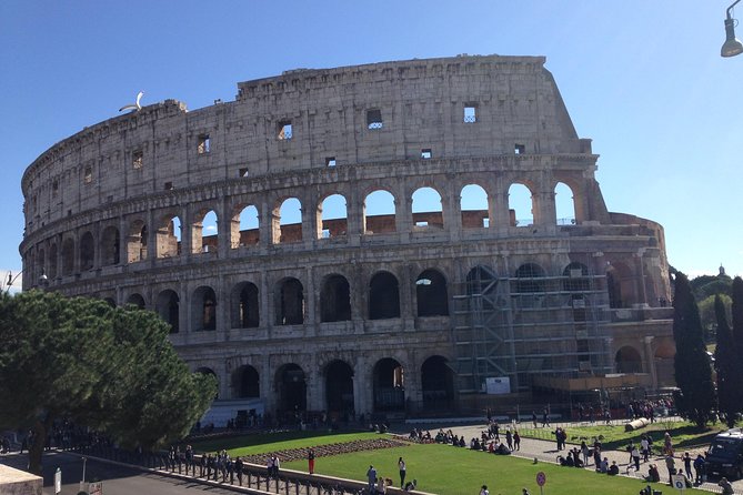 Rome in a day private Tour with Vatican Museums and taxi transfer - Roman Forums and the Colosseum