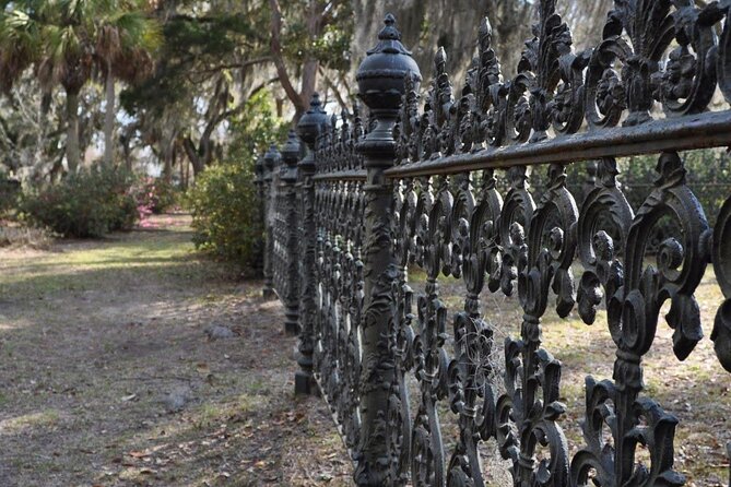 Savannah Haunted and Historical Walking Tour - Exploring the Savannah Haunted and Historical Walking Tour