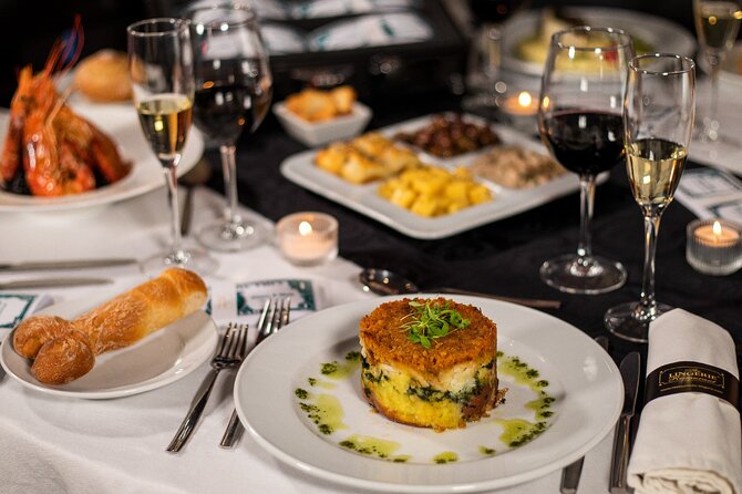 Sexy Cabaret Show with Dinner in Lisbon - The Atmosphere and Decor