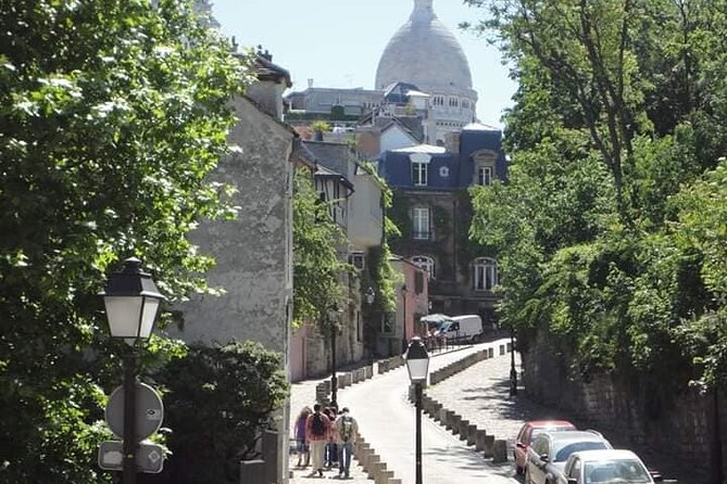 Small group visit to the Montmartre district in Italian - Practical Details: What to Expect