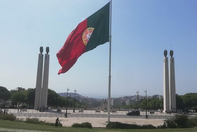 Tour Discover the Amazing Best Views of Lisbon with local Guide - Who Would Love This Tour?