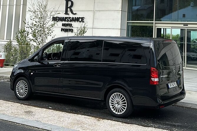 Transfer in Cascais to Lisbon Airport - Route and Scenic Highlights