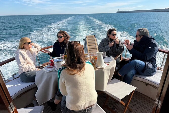 Chill and Sail in Valencia - The Captain and Service