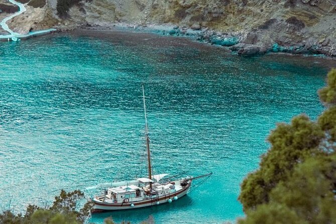 Corfu Benitses Cruise Tour to Blue Lagoon - The Boat and Group Dynamics